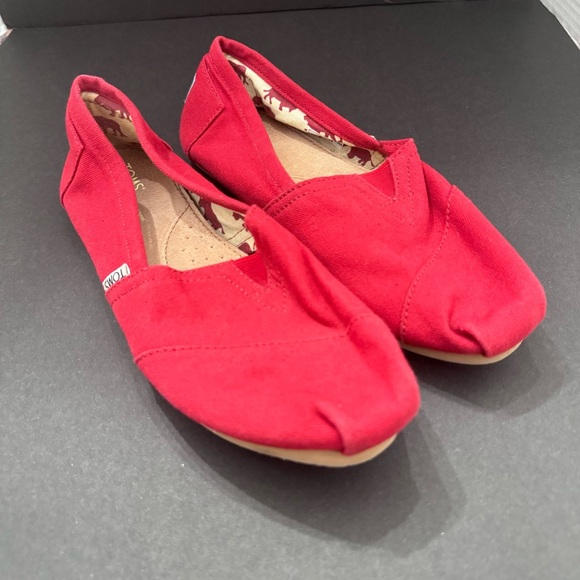TOMS Alpargatas Original Red Canvas Shoes Flats Interior Animal Print Size 9 - Picture 1 of 9